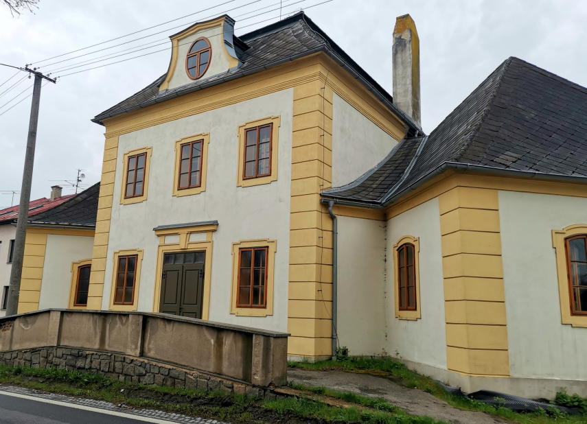 MANOR INN AND FARMYARD IN OSTROV NAD OSLAVOU