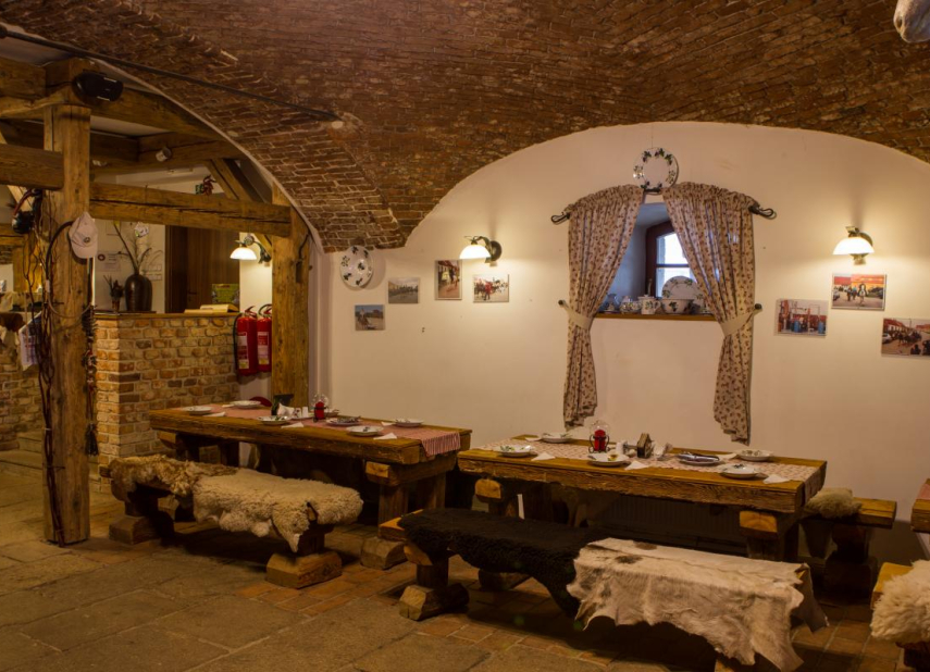 RESTAURACE HOSPODÁŘSKÝ DVŮR BOHUSLAVICE