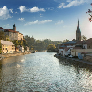 Hrad v Ledči nad Sázavou se tyčí nad řekou